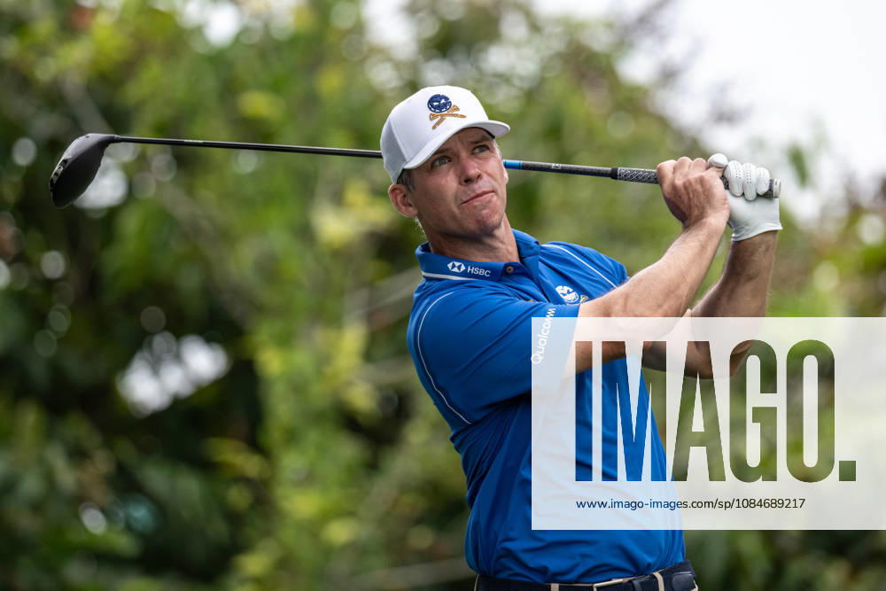 Paul CASEY from England, on the 1st Tee. Macau Open Golf 2026 Final Round. Macau Open Golf 2026 Final Round - ZUMAr144 20261018_zap_r144_017