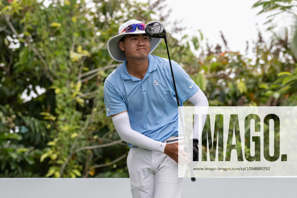 Chinas XU, Andi on the first tee.Macau Open Golf 2026 Final Round. Macau China - ZUMAr144 20261018_zap_r144_026