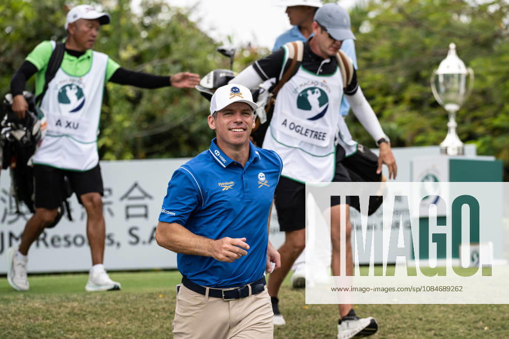 Paul CASEY from England, in good spirits on the 1st Tee. Macau Open Golf 2026 Final Round. Macau Open Golf 2026 Final Round - ZUMAr144 20261018_zap_r144_029