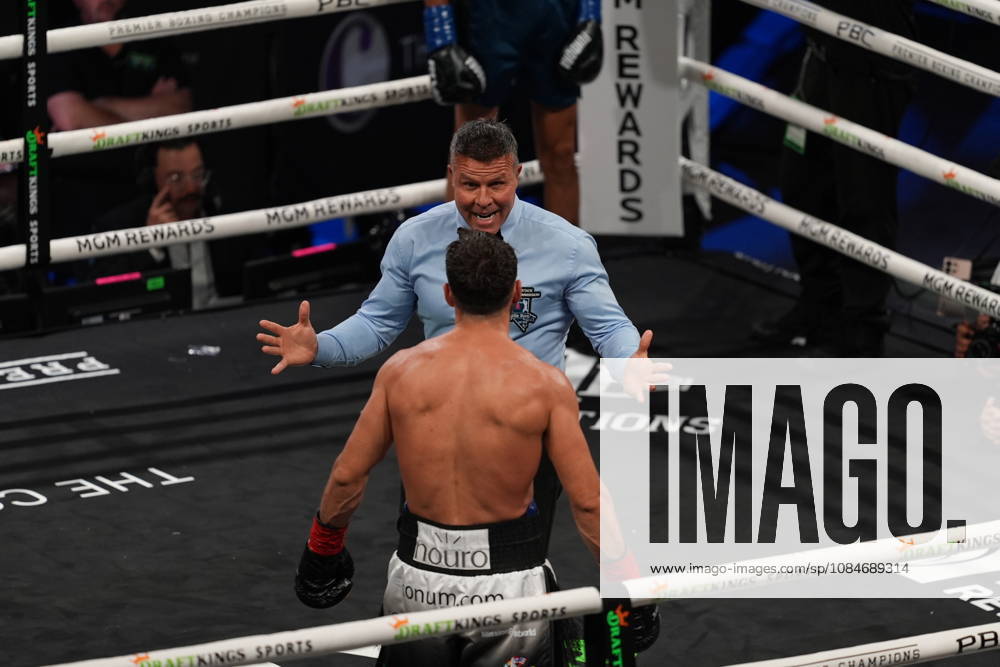 BOXING: Sebastian Fundora vs Ermal Hadribeaj in Las Vegas LAS VEGAS, NEVADA - OCTOBER 17: The referee reacts at the match of Sebastian Fundora (in blue glove) and Ermal Hadribeaj (in red glove) during their WBC super welterweight World Championship, WM, Weltmeisterschaft title on Saturday night at the Chelsea of The Cosmopolitan in Las Vegas, Nevada, United States on October 17, 2026. Tayfun Coskun Anadolu Nevada United States. Editorial use only. Please get in touch for any other usage.