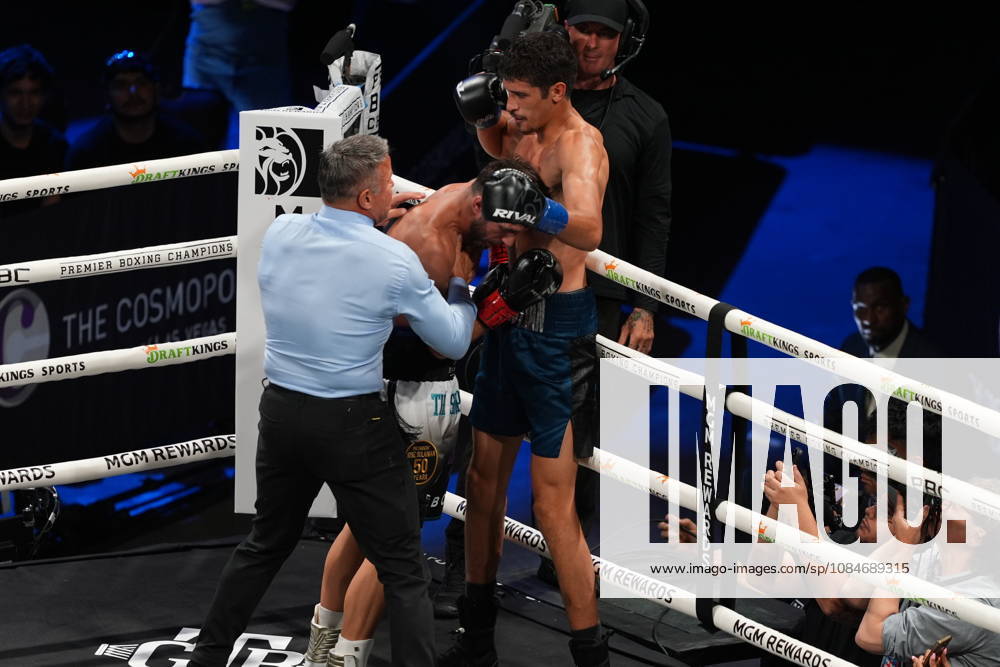 BOXING: Sebastian Fundora vs Ermal Hadribeaj in Las Vegas LAS VEGAS, NEVADA - OCTOBER 17: Sebastian Fundora (in blue glove) and Ermal Hadribeaj (in red glove) exchange punches during their WBC super welterweight World Championship, WM, Weltmeisterschaft title on Saturday night at the Chelsea of The Cosmopolitan in Las Vegas, Nevada, United States on October 17, 2026. Tayfun Coskun Anadolu Nevada United States. Editorial use only. Please get in touch for any other usage.