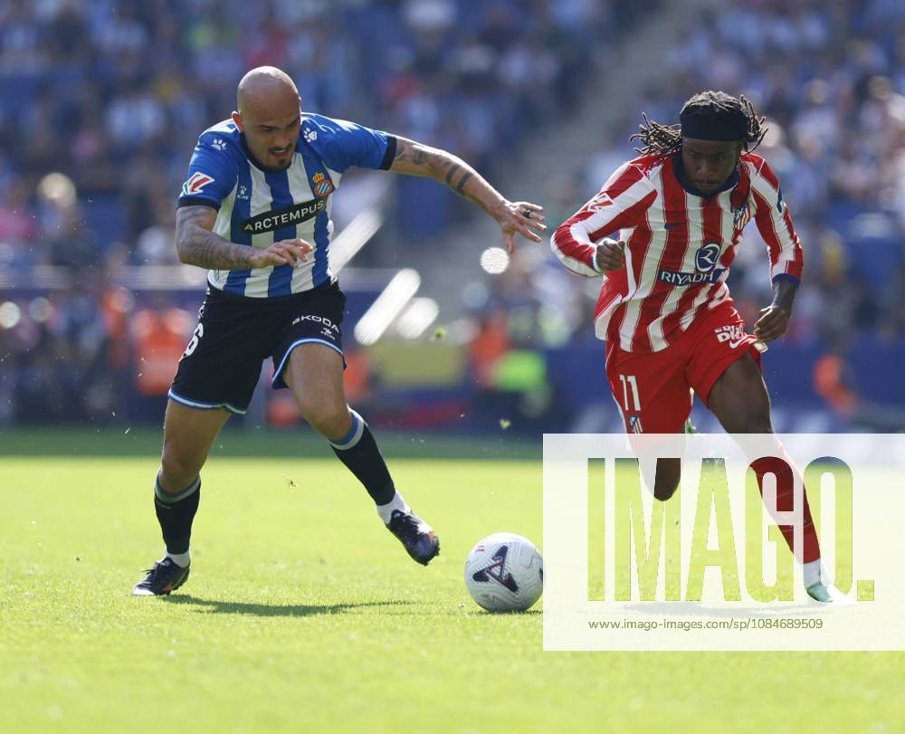Barcelona Spain 17.10.2026 Vanja Drkusic (Espanyol) and Ademola Lookman (Atletico de Madrid) battle for the ball during the La Liga EA Sports between Espanyol and Atletico de Madrid at RCDE Stadium on 17 October 2026 in Barcelona. Soccer 2026 LaLiga: Espanyol 0-1 Atletico De Madrid - ZUMAu50_ 20261017_zsp_u50_046
