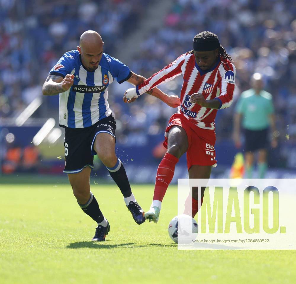 Barcelona Spain 17.10.2026 Vanja Drkusic (Espanyol) and Ademola Lookman (Atletico de Madrid) battle for the ball during the La Liga EA Sports between Espanyol and Atletico de Madrid at RCDE Stadium on 17 October 2026 in Barcelona. Soccer 2026 LaLiga: Espanyol 0-1 Atletico De Madrid - ZUMAu50_ 20261017_zsp_u50_049