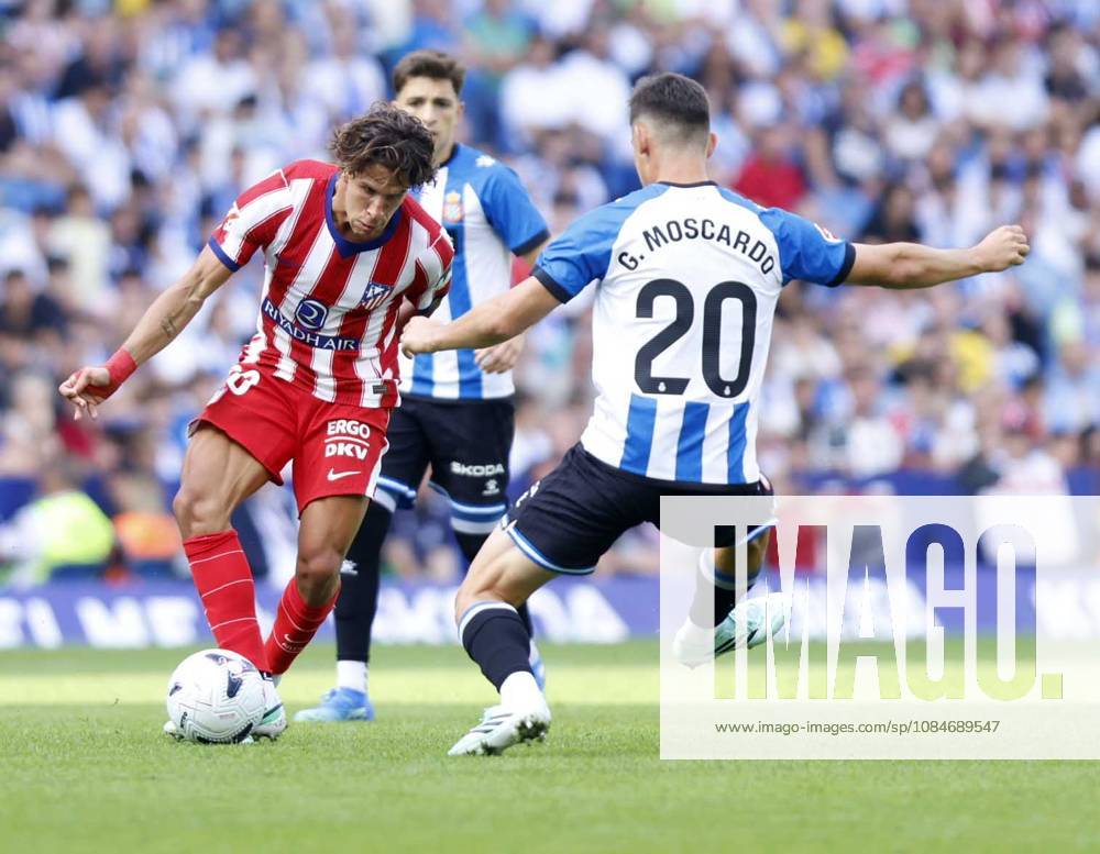 Barcelona Spain 17.10.2026 Gabriel Moscardo (Espanyol) and Giuliano Simeone (Atletico de Madrid) battle for the ball during the La Liga EA Sports between Espanyol and Atletico de Madrid at RCDE Stadium on 17 October 2026 in Barcelona. Soccer 2026 LaLiga: Espanyol 0-1 Atletico De Madrid - ZUMAu50_ 20261017_zsp_u50_063