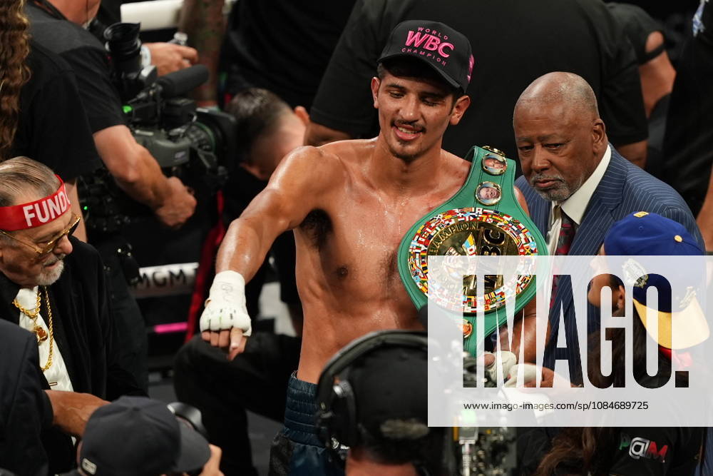 BOXING: Sebastian Fundora vs Ermal Hadribeaj in Las Vegas LAS VEGAS, NEVADA - OCTOBER 17: Sebastian Fundora defeats Ermal Hadribeaj (not seen) during their WBC super welterweight World Championship, WM, Weltmeisterschaft title on Saturday night at the Chelsea of The Cosmopolitan in Las Vegas, Nevada, United States on October 17, 2026. Tayfun Coskun Anadolu Nevada United States. Editorial use only. Please get in touch for any other usage.