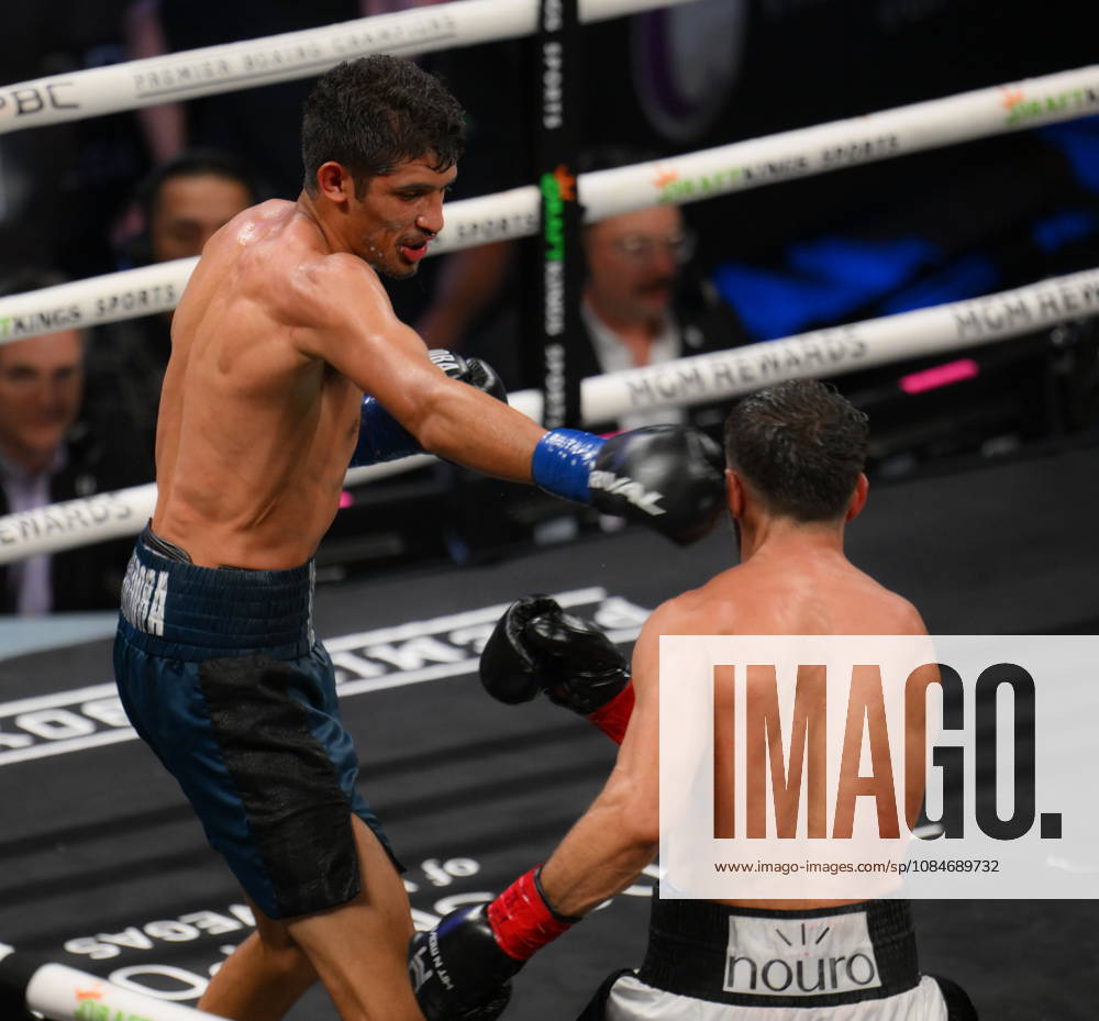 BOXING: Sebastian Fundora vs Ermal Hadribeaj in Las Vegas LAS VEGAS, NEVADA - OCTOBER 17: Sebastian Fundora (in blue glove) defeats Ermal Hadribeaj (in red glove) during their WBC super welterweight World Championship, WM, Weltmeisterschaft title on Saturday night at the Chelsea of The Cosmopolitan in Las Vegas, Nevada, United States on October 17, 2026. Tayfun Coskun Anadolu Nevada United States. Editorial use only. Please get in touch for any other usage.