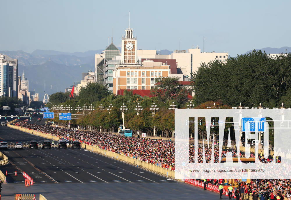(261018) -- BEIJING, Oct. 18, 2026 -- Runners compete during the 2026 Beijing Marathon & National Marathon Championships in Beijing, capital of China, Oct. 18, 2026. ) (SP)CHINA-BEIJING-2026 BEIJING MARATHON(CN) ZhangxChenlin
