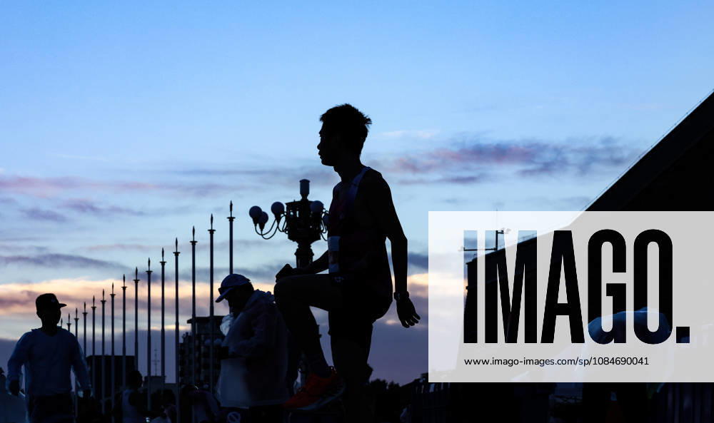 (261018) -- BEIJING, Oct. 18, 2026 -- Runners warm up before the 2026 Beijing Marathon & National Marathon Championships in Beijing, capital of China, Oct. 18, 2026. ) (SP)CHINA-BEIJING-2026 BEIJING MARATHON(CN) LixMing
