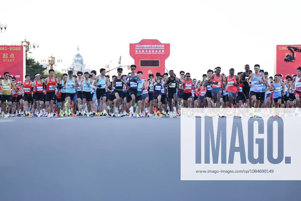 (261018) -- BEIJING, Oct. 18, 2026 -- Runners start during the 2026 Beijing Marathon & National Marathon Championships in Beijing, capital of China, Oct. 18, 2026. ) (SP)CHINA-BEIJING-2026 BEIJING MARATHON JinxLiwang