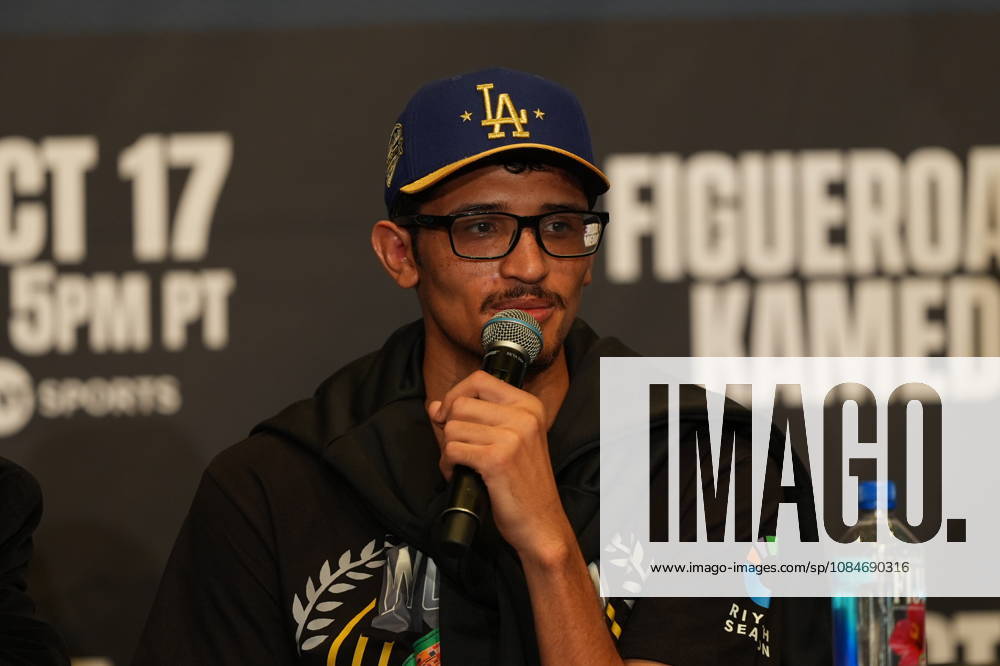 BOXING: Sebastian Fundora vs Ermal Hadribeaj in Las Vegas LAS VEGAS, NEVADA - OCTOBER 17: Sebastian Fundora speaks during a post-fight press conference, PK, Pressekonferenz following his WBC super welterweight world title bout against Ermal Hadribeaj (not seen) at The Chelsea at The Cosmopolitan in Las Vegas, Nevada, United States, on October 17, 2026. Tayfun Coskun Anadolu Nevada United States. Editorial use only. Please get in touch for any other usage.
