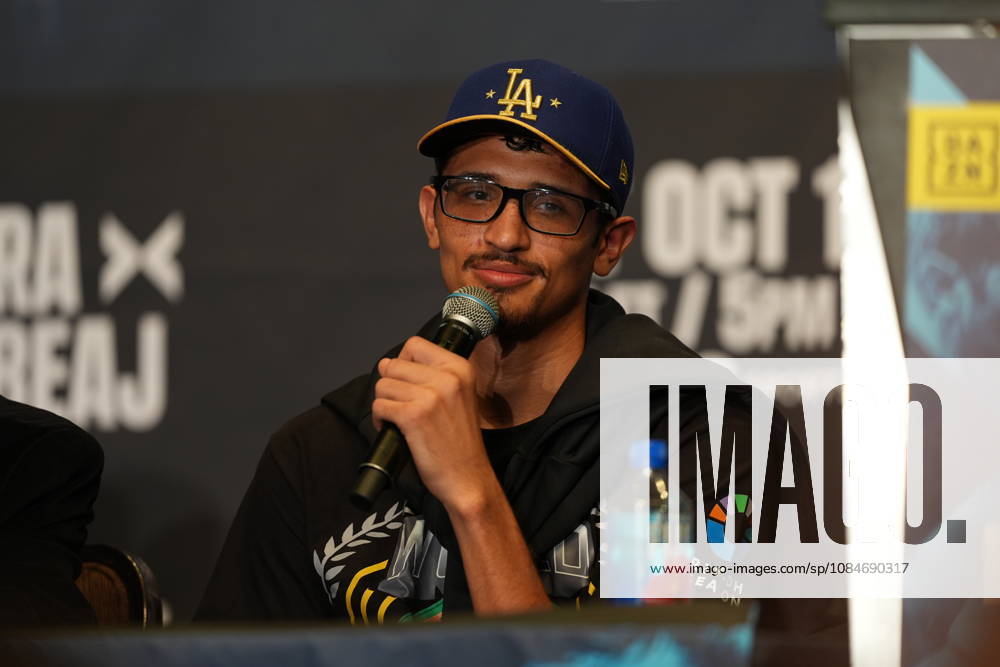 BOXING: Sebastian Fundora vs Ermal Hadribeaj in Las Vegas LAS VEGAS, NEVADA - OCTOBER 17: Sebastian Fundora speaks during a post-fight press conference, PK, Pressekonferenz following his WBC super welterweight world title bout against Ermal Hadribeaj (not seen) at The Chelsea at The Cosmopolitan in Las Vegas, Nevada, United States, on October 17, 2026. Tayfun Coskun Anadolu Nevada United States. Editorial use only. Please get in touch for any other usage.