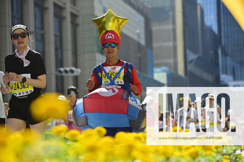 Runners take part in Tokyo Half Marathon in Japan TOKYO, JAPAN - OCTOBER 18 : Runners wearing colorful and unusual costumes participate in the Tokyo Half Marathon as they make their way through the Muromachi district in central Tokyo, Japan, October 18, 2026. David Mareuil Anadolu Tokyo Japan. Editorial use only. Please get in touch for any other usage.