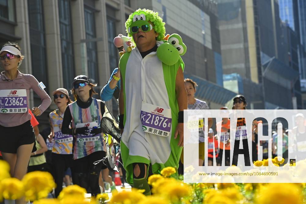 Runners take part in Tokyo Half Marathon in Japan TOKYO, JAPAN - OCTOBER 18 : Runners wearing colorful and unusual costumes participate in the Tokyo Half Marathon as they make their way through the Muromachi district in central Tokyo, Japan, October 18, 2026. David Mareuil Anadolu Tokyo Japan. Editorial use only. Please get in touch for any other usage.