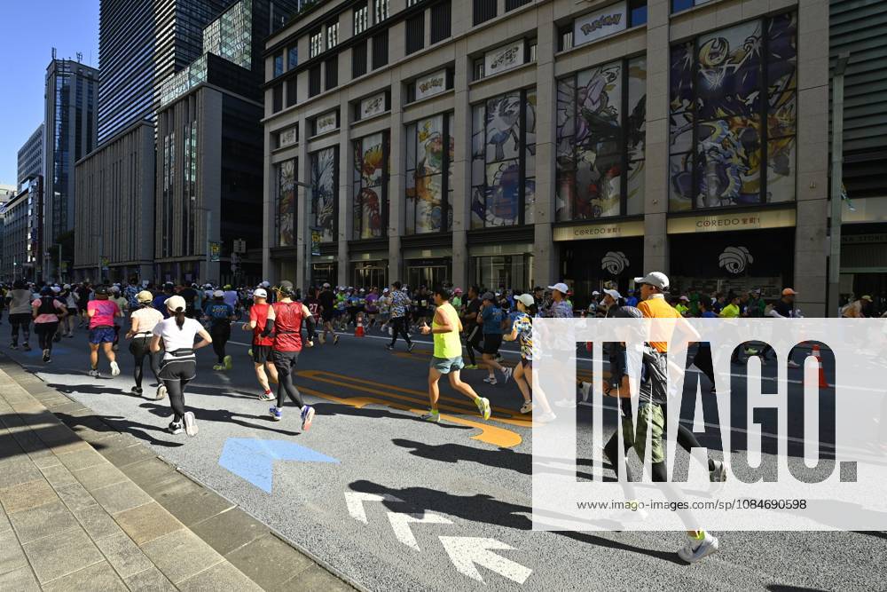 Runners take part in Tokyo Half Marathon in Japan TOKYO, JAPAN - OCTOBER 18 : Runners participate in the Tokyo Half Marathon as they make their way through the Muromachi district in central Tokyo, Japan, October 18, 2026. David Mareuil Anadolu Tokyo Japan. Editorial use only. Please get in touch for any other usage.