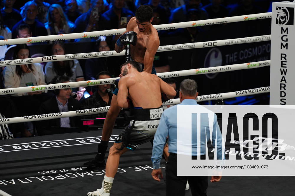 BOXING: Sebastian Fundora vs Ermal Hadribeaj in Las Vegas LAS VEGAS, NEVADA, UNITED STATES - OCTOBER 17: Sebastian Fundora (blue) defeats Ermal Hadribeaj (red) during their WBC super welterweight World Championship, WM, Weltmeisterschaft title on Saturday night at the Chelsea of The Cosmopolitan in Las Vegas, Nevada, United States on October 17, 2026. Tayfun Coskun Anadolu Nevada United States. Editorial use only. Please get in touch for any other usage.