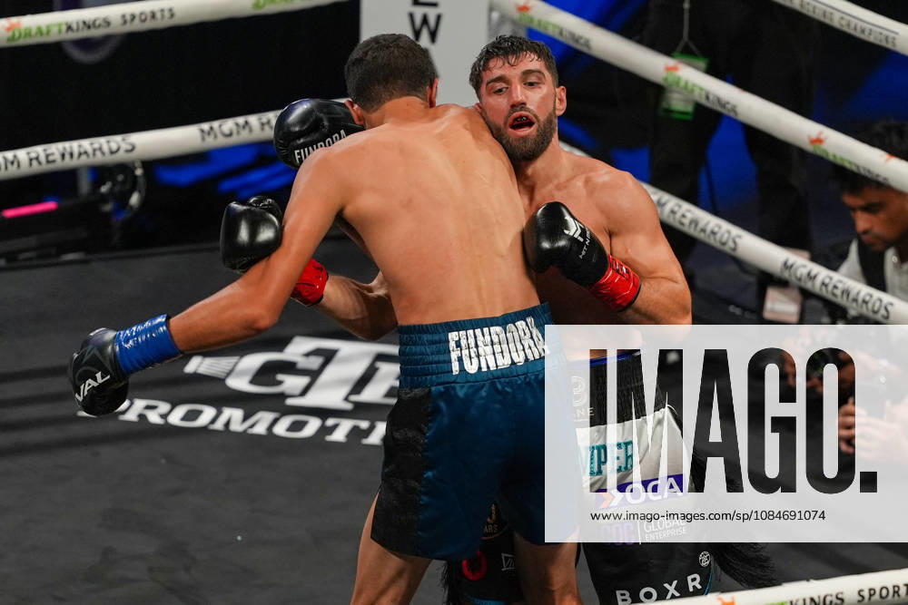 BOXING: Sebastian Fundora vs Ermal Hadribeaj in Las Vegas LAS VEGAS, NEVADA, UNITED STATES - OCTOBER 17: Sebastian Fundora (blue) defeats Ermal Hadribeaj (red) during their WBC super welterweight World Championship, WM, Weltmeisterschaft title on Saturday night at the Chelsea of The Cosmopolitan in Las Vegas, Nevada, United States on October 17, 2026. Tayfun Coskun Anadolu Nevada United States. Editorial use only. Please get in touch for any other usage.