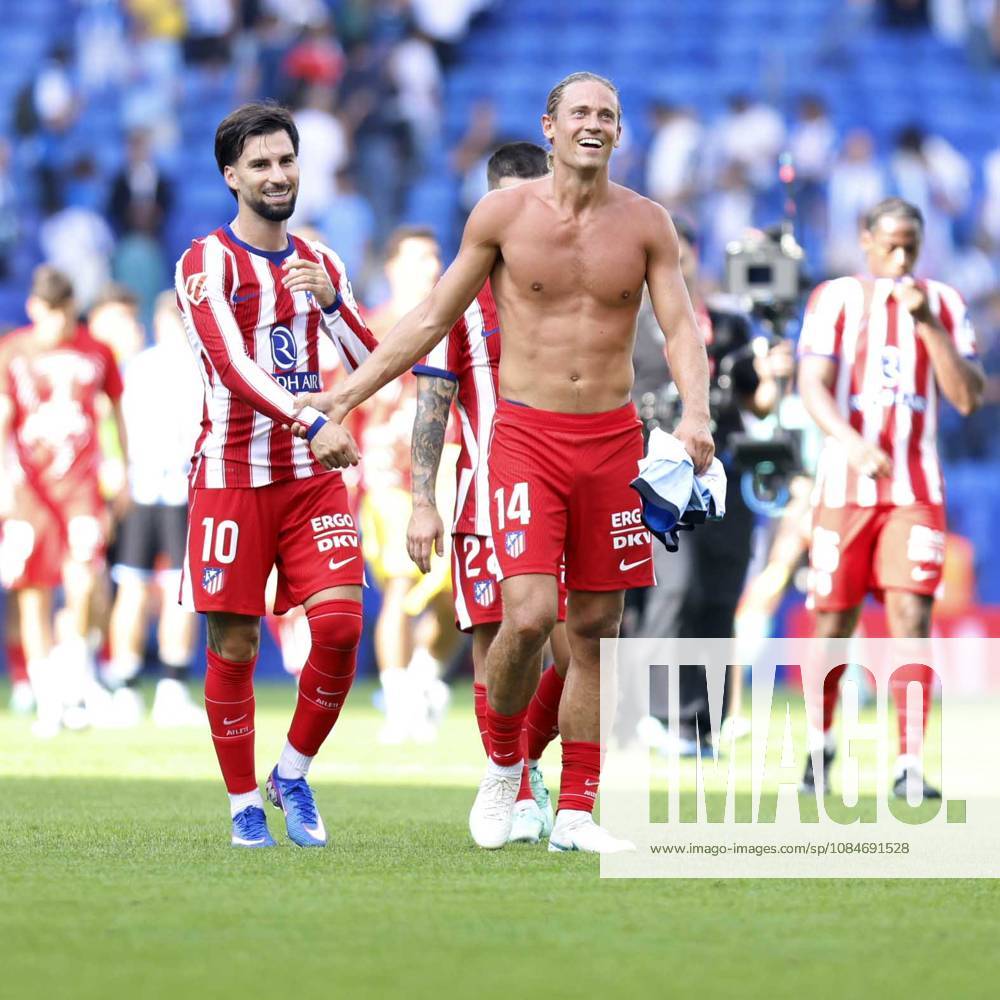 ALEX BAENA ( (Atletico de Madrid) and MARCOS LLORENTE (Atletico de Madrid) celebrate the victory during the La Liga EA Sports between Espanyol and Atletico de Madrid at RCDE Stadium in Barcelona. Sabadell Spain - ZUMAu50_ 20261017_zsp_u50_060
