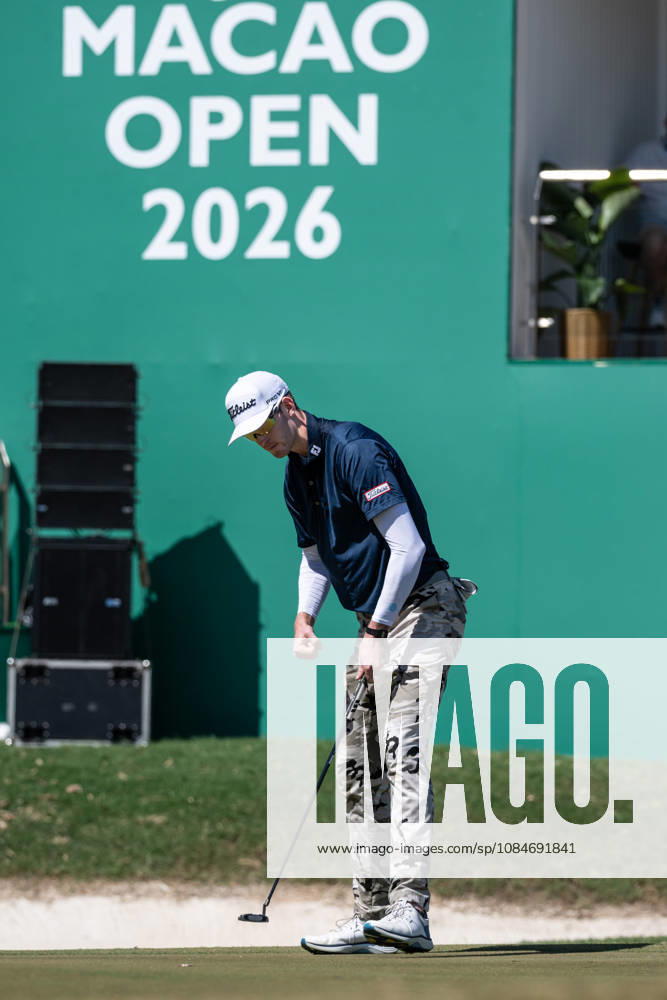 Charles PORTER from the USA takes the tied lead on -14 Par with a stunning -9 Par final round. PORTER celebrates a final -2 Par hole on the 18th green. Macau Open Golf 2026 Final Round. Macau Open Golf 2026 Final Round - ZUMAr144 20261018_zap_r144_052