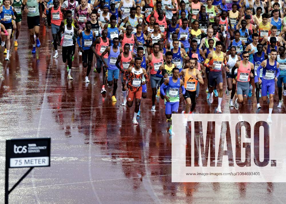 AMSTERDAM - The start of the Amsterdam Marathon. ANP RAMON VAN FLYMEN ANPxSportx IVx 572810133 originalFilename: 572810133
