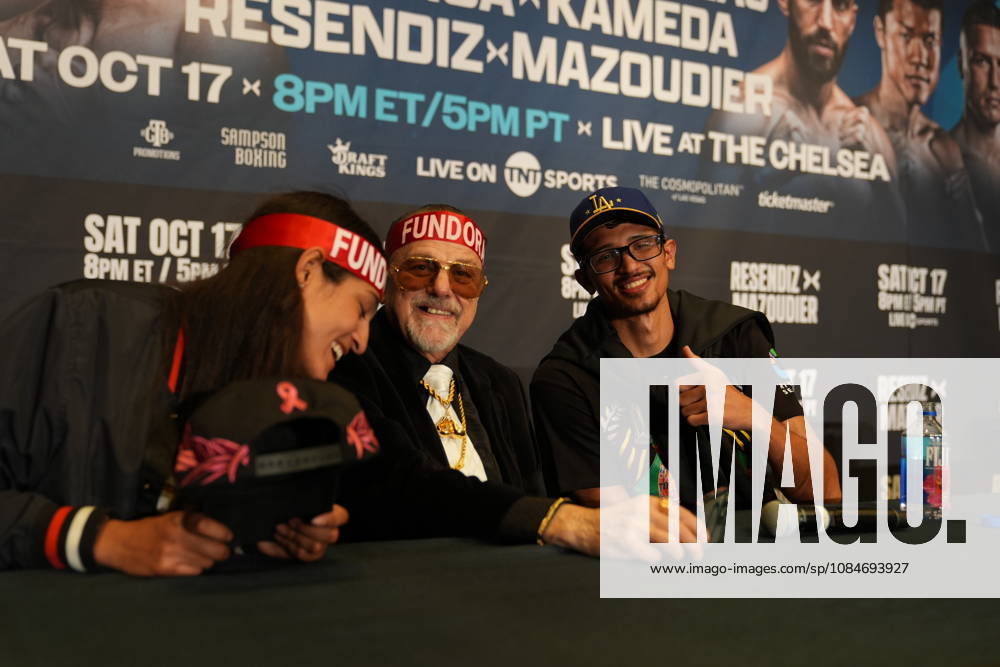 BOXING: Sebastian Fundora vs Ermal Hadribeaj in Las Vegas LAS VEGAS, NEVADA - OCTOBER 17: Sebastian Fundora (R) poses with his father and trainer Freddy Fundora during a post-fight press conference, PK, Pressekonferenz following his WBC super welterweight world title bout against Ermal Hadribeaj (not seen) at The Chelsea at The Cosmopolitan in Las Vegas, Nevada, United States, on October 17, 2026. Tayfun Coskun Anadolu Nevada United States. Editorial use only. Please get in touch for any other usage.