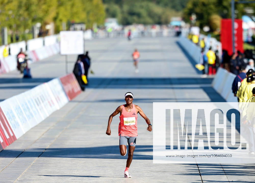 (261018) -- BEIJING, Oct. 18, 2026 -- Muktar Edris of Ethiopia sprints to the finish line to win the second place of the men s marathon event during the 2026 Beijing Marathon & National Marathon Championships in Beijing, capital of China, Oct. 18, 2026. ) (SP)CHINA-BEIJING-2026 BEIJING MARATHON(CN) LuoxYuan