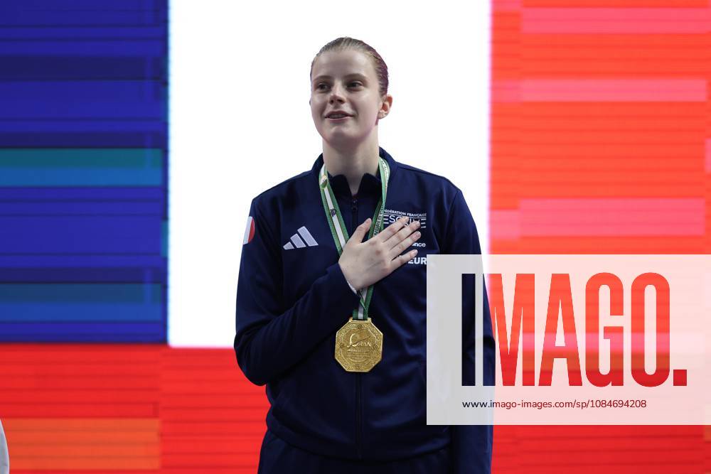 FIE Fencing World Cup in Algeria ORAN, ALGERIA - OCTOBER 18: French fencer Toscane Tori receives her gold medal during the award ceremony at the FIE Fencing World Cup at the Miloud Hadefi Olympic Complex in Oran, Algeria, on October 18, 2026. Tori defeats Bulgaria s Yoana Ilieva 15-12 in the women s individual sabre final to claim her first career World Cup title. Farouk Batiche Anadolu Oran Algeria. Editorial use only. Please get in touch for any other usage.