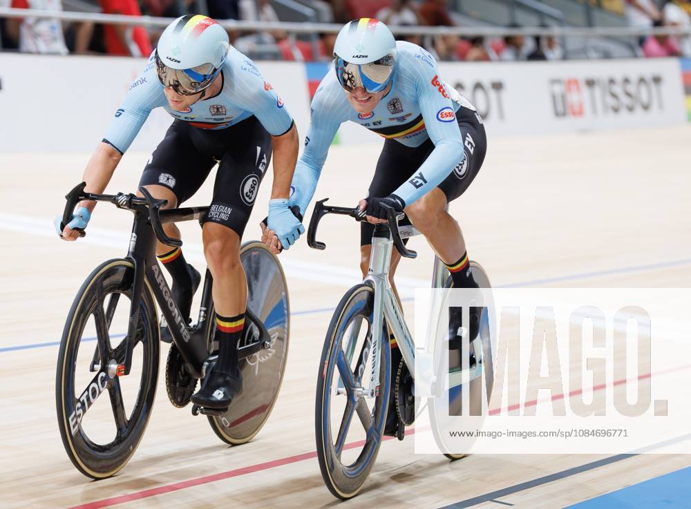 Belgian Fabio Van den Bossche and Belgian Lindsay De Vylder pictured in action during the Madison event at the UCI Track cycling, Rad, Radsport, Bahnrad, Bahn World Championships in Shanghai, China on Sunday 18 October 2026. The worlds are taking place from 14 to 18 October 2026. BENOITxDOPPAGNE x190183816x