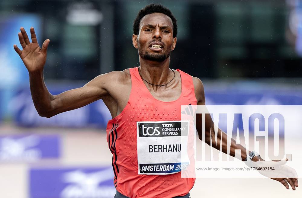 AMSTERDAM - Lemi Berhanu wins the Amsterdam Marathon. ANP RAMON VAN FLYMEN ANPxSportx IVx 572820914 originalFilename: 572820914