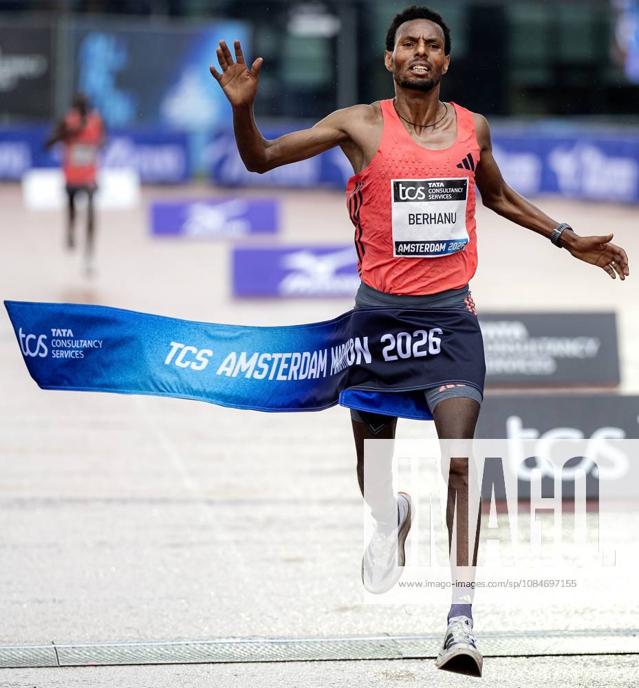 AMSTERDAM - Lemi Berhanu wins the Amsterdam Marathon. ANP RAMON VAN FLYMEN ANPxSportx IVx 572820918 originalFilename: 572820918