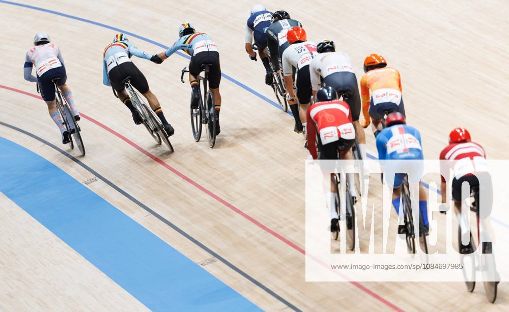 Belgian Lindsay De Vylder and Belgian Fabio Van den Bossche pictured in action during the Madison event at the UCI Track cycling, Rad, Radsport, Bahnrad, Bahn World Championships in Shanghai, China on Sunday 18 October 2026. The worlds are taking place from 14 to 18 October 2026. BENOITxDOPPAGNE x190185764x