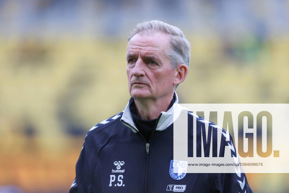Fussball 2. Bundesliga, SG Dynamo Dresden - 1. FC Magdeburg, v.l. Petrik Sander (Magdeburg, Trainer) Portrait, Portraet, Einzelbild Dresden