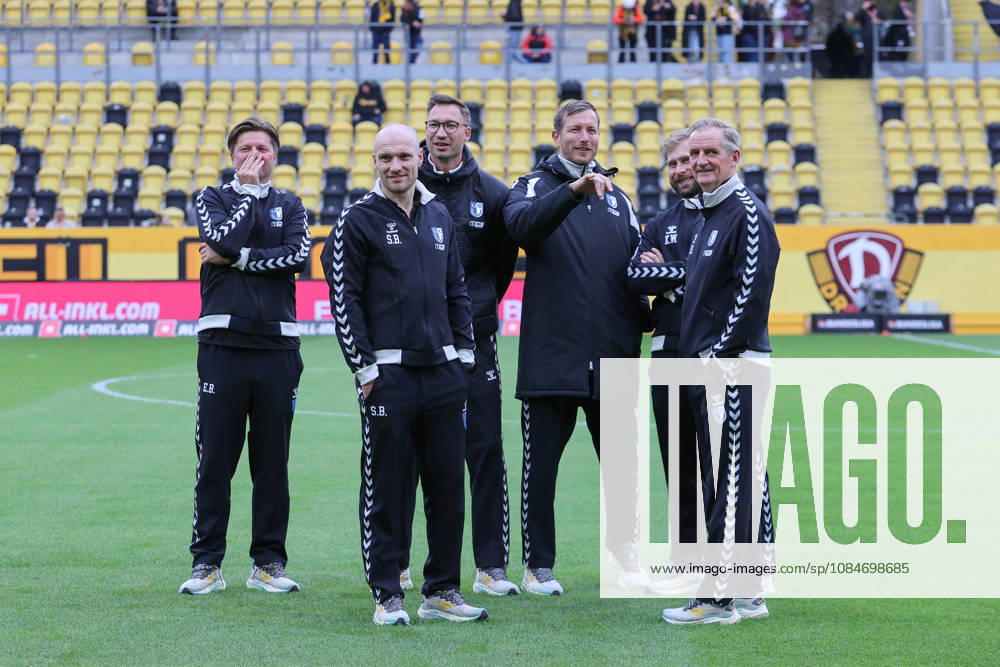 Fussball 2. Bundesliga, SG Dynamo Dresden - 1. FC Magdeburg, v.l. Trainerteam Magdeburg um Petrik Sander (Magdeburg, Trainer) (rechts) Dresden