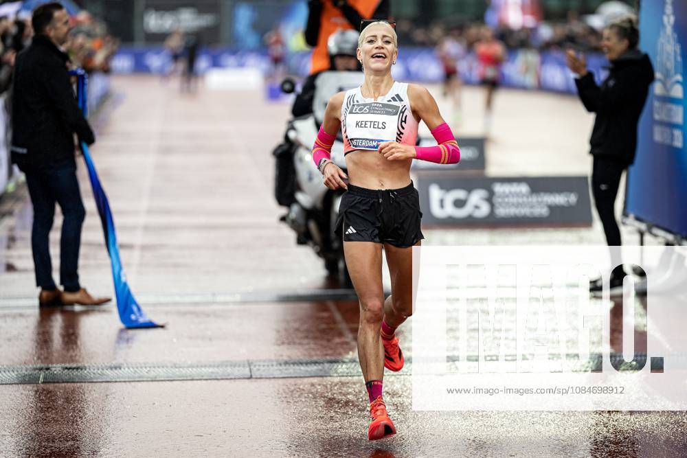 AMSTERDAM - Mikky Keetels is the best Dutch woman at the Amsterdam Marathon. ANP RAMON VAN FLYMEN ANPxSportx IVx 572823831 originalFilename: 572823831