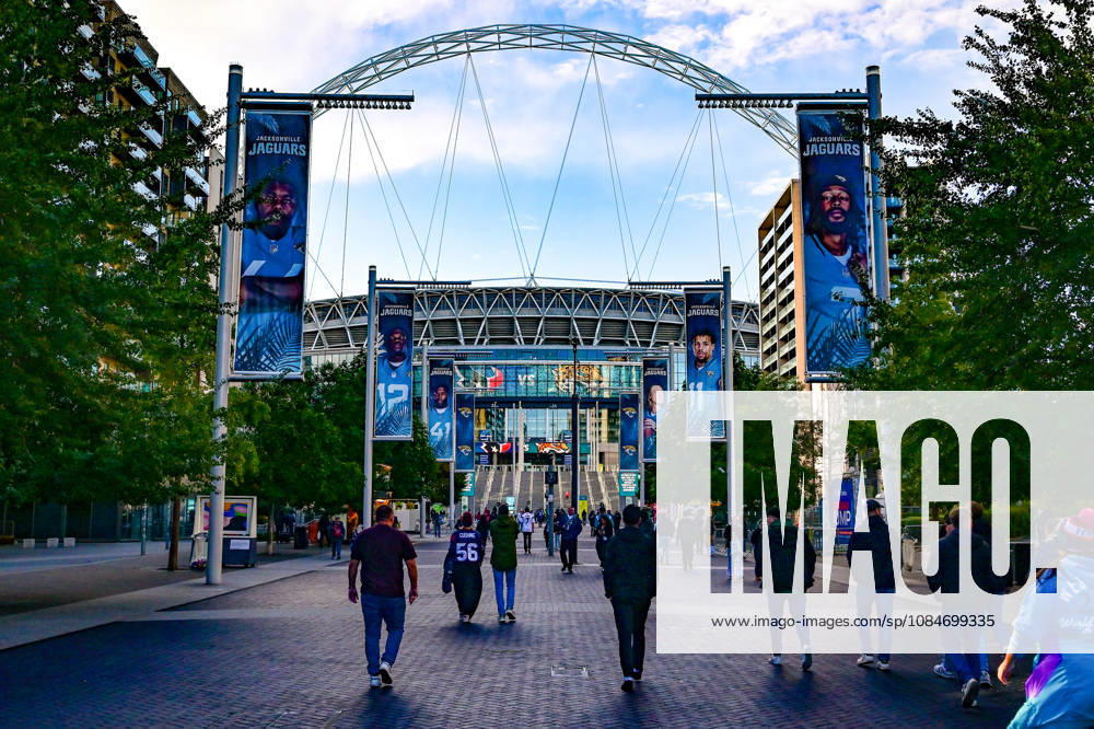 Jacksonville Jaguars v Houston Texans, International Series Fans arriving head of the International Series match between Jacksonville Jaguars and Houston Texans at Wembley Stadium, London, UK on 18 October 2026. Editorial use only ,
