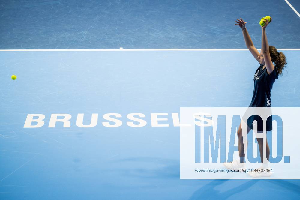Picture shows a ball kid in action during the European Open ATP, Tennis Herren tennis tournament in Brussels, on Sunday 18 October. This year s edition of the tournament is taking place from 17 to 25 October JASPERxJACOBS x190192867x