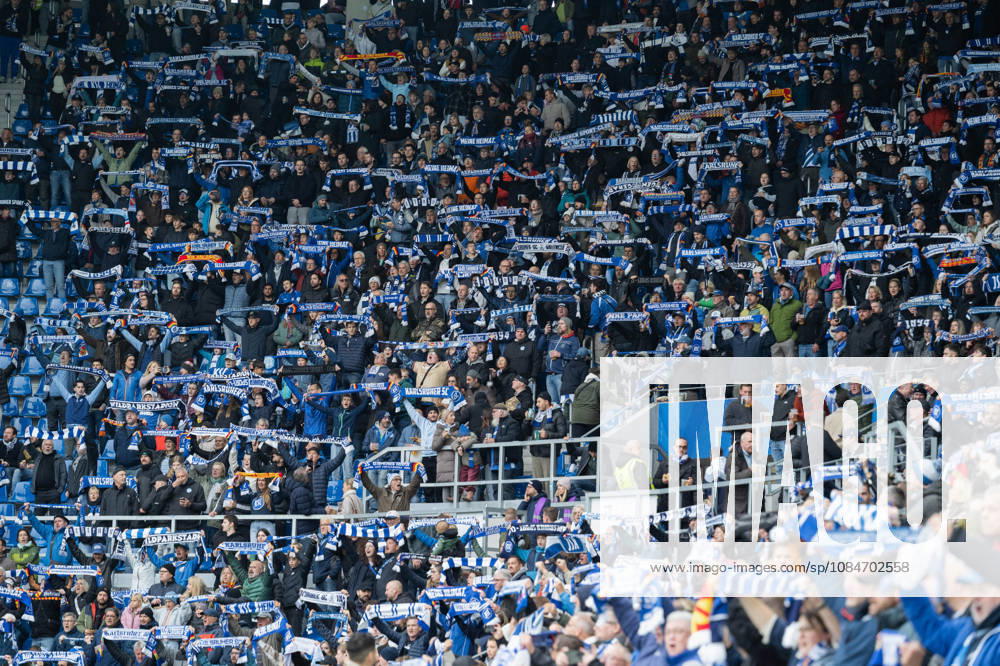 Fussball 2.Bundesliga, Karlsruher SC - SV Darmstadt 98, Heimfans Karlsruher SC vor dem Spiel Karlsruhe
