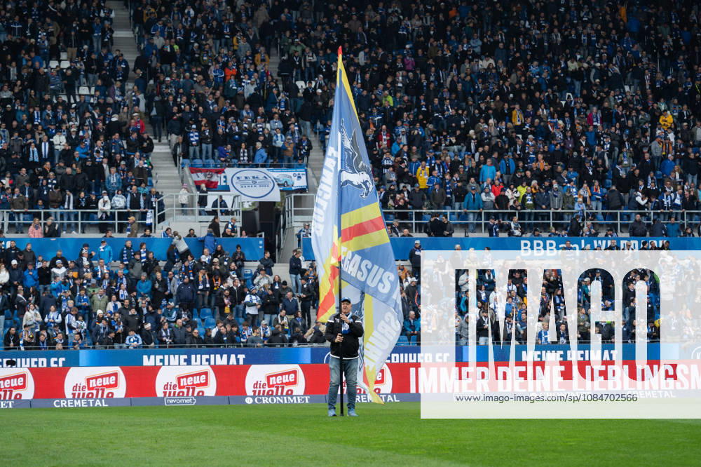 Fussball 2.Bundesliga, Karlsruher SC - SV Darmstadt 98, Fahnenträger Karlsruher SC Karlsruhe
