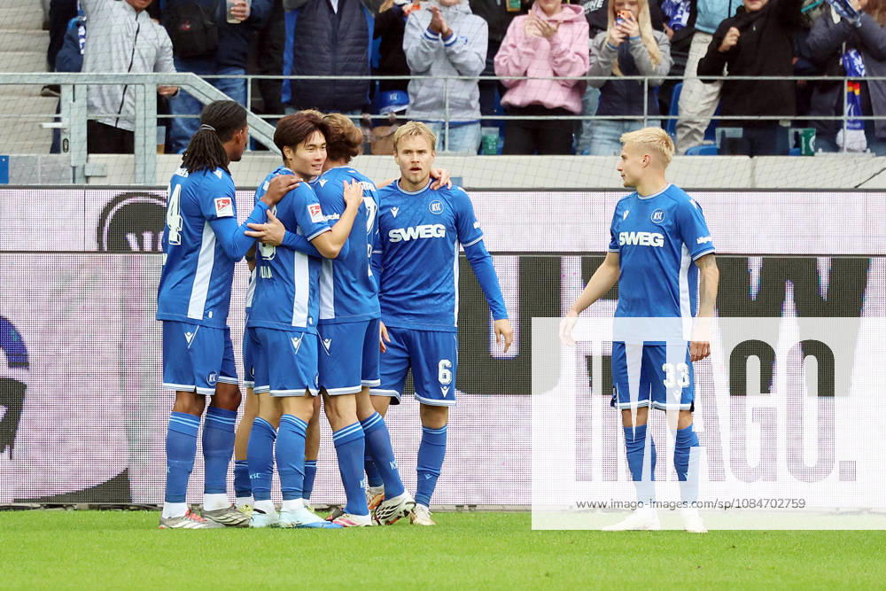 Fussball 2.Bundesliga, Karlsruher SC - SV Darmstadt 98 v.l. Shio Fukuda (Karlsruher SC) jubelt nach seinem Tor zum 1:0 Karlsruhe