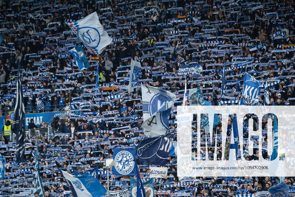 Fussball 2.Bundesliga, Karlsruher SC - SV Darmstadt 98, Heimfans Karlsruher SC vor dem Spiel Karlsruhe