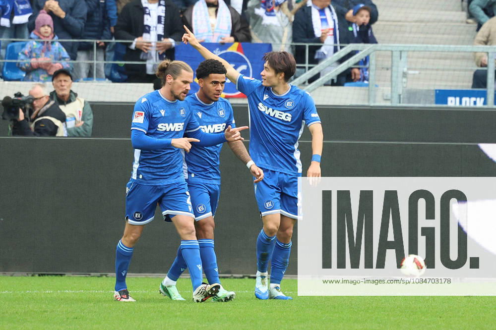 Fussball 2.Bundesliga, Karlsruher SC - SV Darmstadt 98 v.l. Shio Fukuda (Karlsruher SC) jubelt nach seinem Tor zum 1:0 Karlsruhe