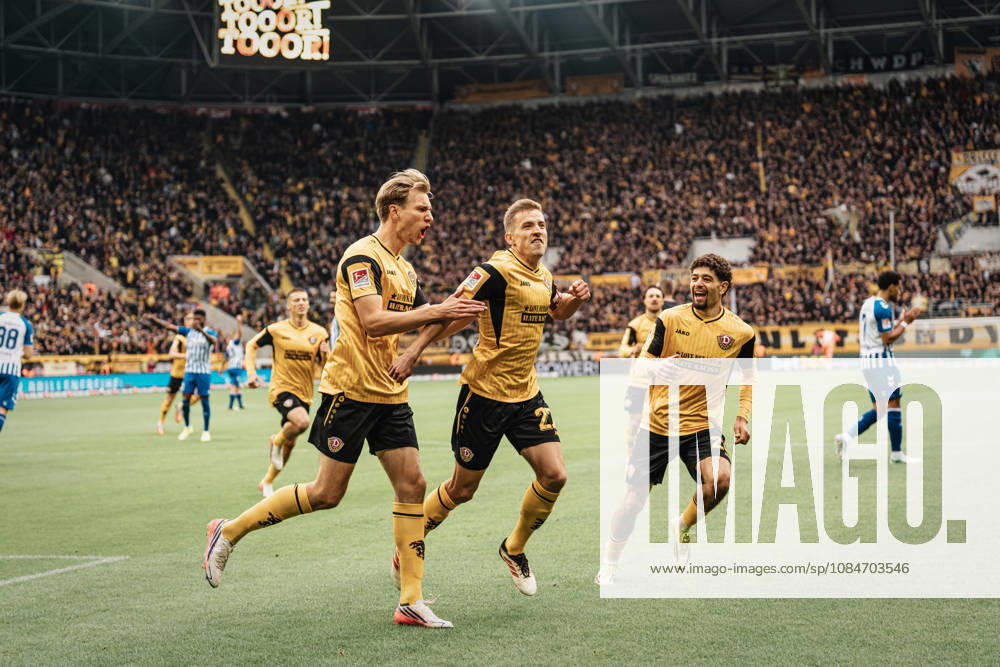 Im Bild: Niklas Hauptmann (27, SG Dynamo Dresden) trifft 11 Meter nach Faul 18.10.2026, SG Dynamo Dresden - 1. FC Magdeburg, 2. BUNDESLIGA - 8. SPIELTAG, Fußball, Deutschland, Dresden, Rudolf-Harbig-Stadion