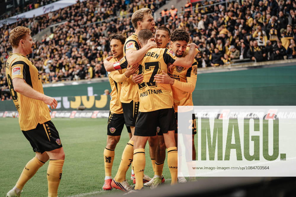 Im Bild: Niklas Hauptmann (27, SG Dynamo Dresden) trifft 11 Meter nach Faul 18.10.2026, SG Dynamo Dresden - 1. FC Magdeburg, 2. BUNDESLIGA - 8. SPIELTAG, Fußball, Deutschland, Dresden, Rudolf-Harbig-Stadion