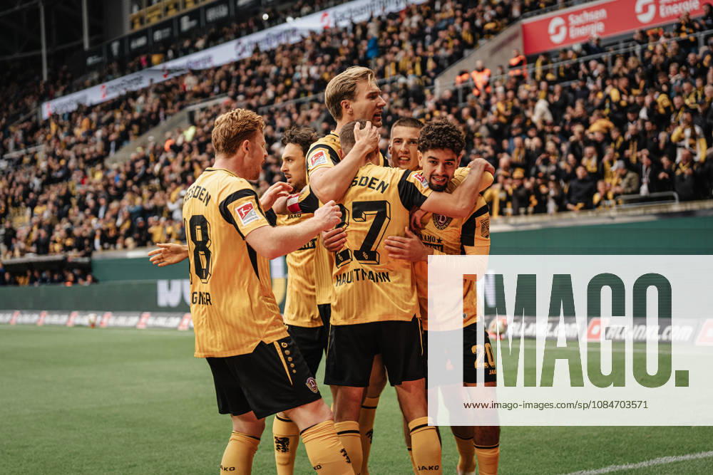Im Bild: Niklas Hauptmann (27, SG Dynamo Dresden) trifft 11 Meter nach Faul 18.10.2026, SG Dynamo Dresden - 1. FC Magdeburg, 2. BUNDESLIGA - 8. SPIELTAG, Fußball, Deutschland, Dresden, Rudolf-Harbig-Stadion