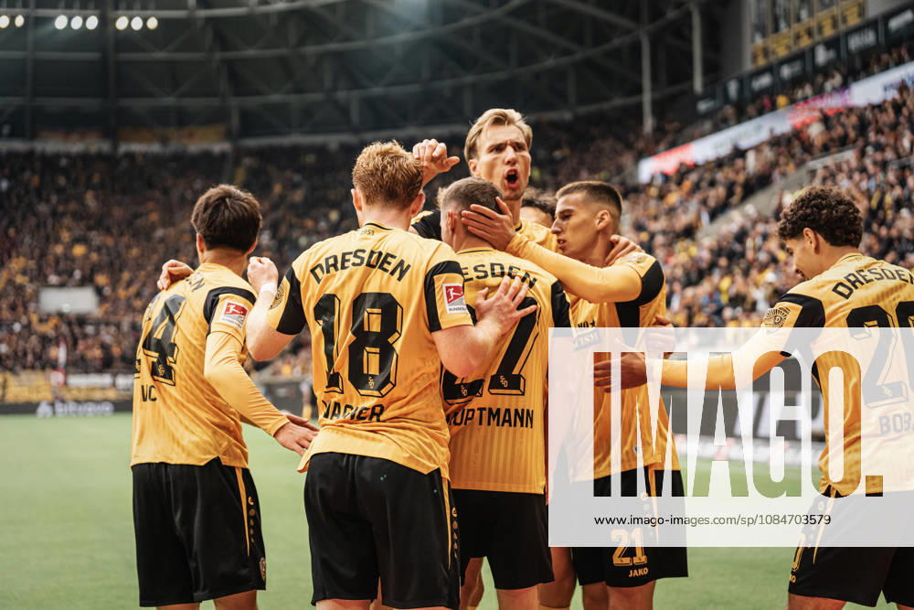 Im Bild: Niklas Hauptmann (27, SG Dynamo Dresden) trifft 11 Meter nach Faul 18.10.2026, SG Dynamo Dresden - 1. FC Magdeburg, 2. BUNDESLIGA - 8. SPIELTAG, Fußball, Deutschland, Dresden, Rudolf-Harbig-Stadion
