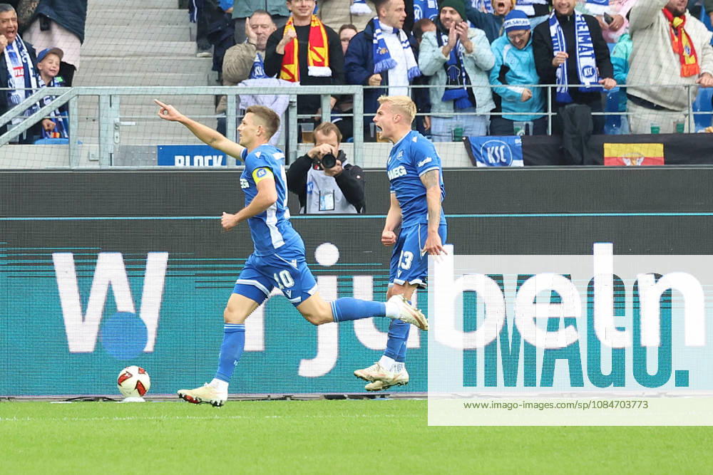 Fussball 2.Bundesliga, Karlsruher SC - SV Darmstadt 98 v.l. Marvin Wanitzek (Karlsruher SC) jubelt nach seinem Tor zum 2:0 Karlsruhe