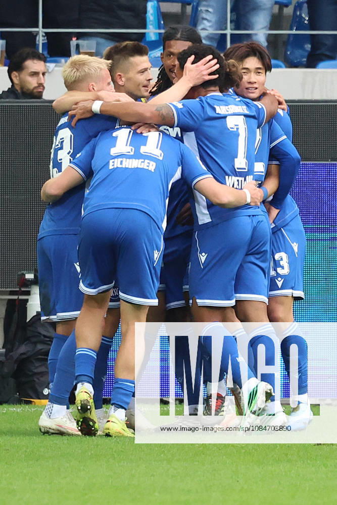 Fussball 2.Bundesliga, Karlsruher SC - SV Darmstadt 98 v.l. Marvin Wanitzek (Karlsruher SC) jubelt nach seinem Tor zum 2:0 Karlsruhe