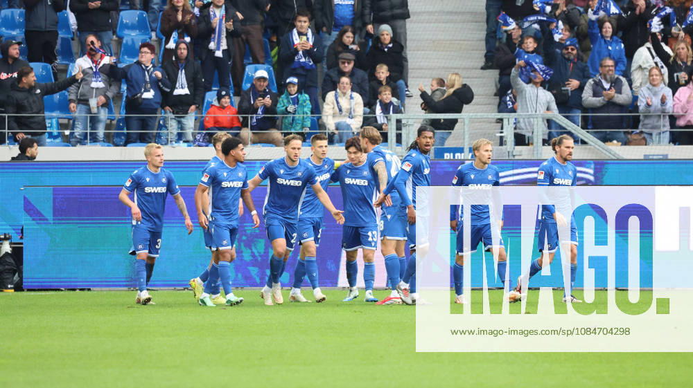 Fussball 2.Bundesliga, Karlsruher SC - SV Darmstadt 98 v.l. Marvin Wanitzek (Karlsruher SC) jubelt nach seinem Tor zum 2:0 Karlsruhe