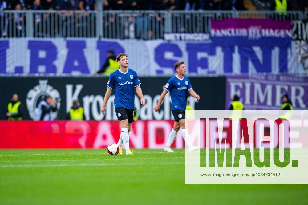 Fußball, 2026 2027, 2. Bundesliga, 8. Spieltag, DSC Arminia Bielefeld - VfL Osnabrück: (L-R) Leon Jensen (Bielefeld), Marius Wörl (Bielefeld) nach dem Tor zum 0:1 von Robin Meißner (Osnabrück) DFL REGULATIONS PROHIBIT ANY USE OF PHOTOGRAPHS AS IMAGE SEQUENCES AND OR QUASI-VIDEO.