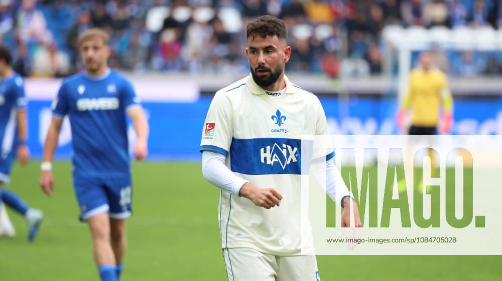 Fussball 2.Bundesliga, Karlsruher SC - SV Darmstadt 98 v.l. Marco Richter (SV Darmstadt 98) Karlsruhe