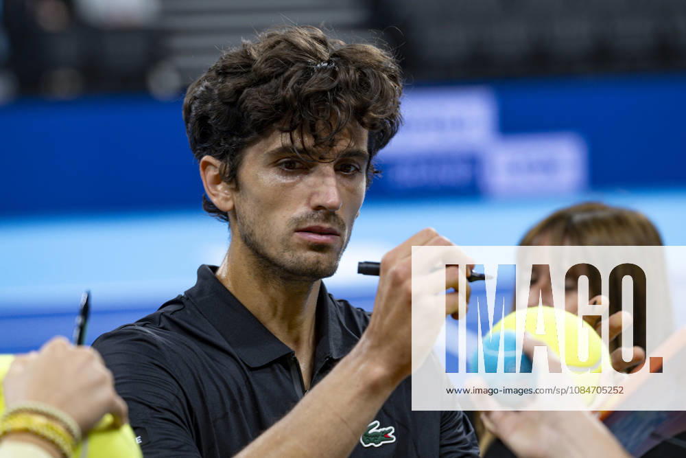 TENNIS : ATP, Tennis Herren 250 - Grand Tennis AURA - Decines (France) 18 10 2026 Pierre-Hugues HERBERT(FRA) secures a three-set victory over Jurij Rodionov during the qualifying tournament of the Auvergne Rhône-Alpes Grand Prix at the LDLC Arena in Décines on October 18, 2026. Photo Sandrine Thesillat PsNewZ
